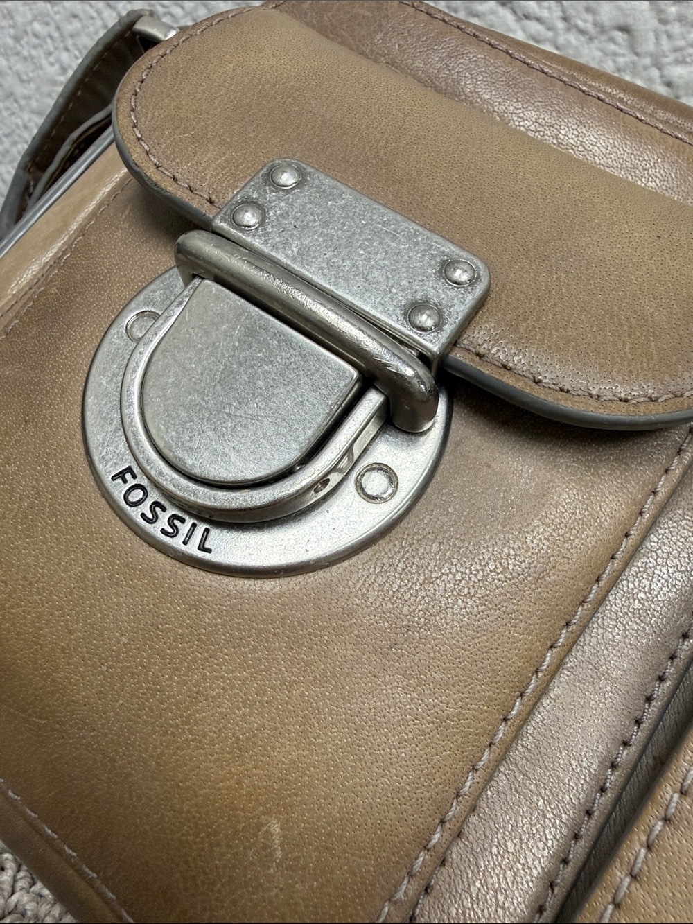 Vintage Fossil Brown Leather Double-Pocket Crossbody Bag - Picture 13 of 13